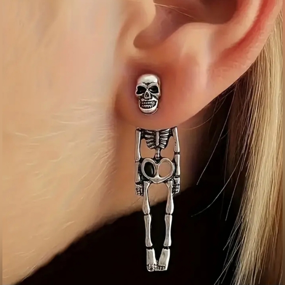 HOT TOPIC UNISEX GOTH /PUNK SKELETON DANGLE EARRINGS NWOT - Picture 1 of 6